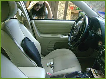 Neighborhood Locksmith Services East Berlin, CT 860-337-1206 - 20-keys-locked-in-car