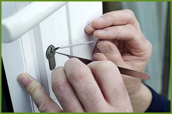 Neighborhood Locksmith Services East Berlin, CT 860-337-1206 - 3-cheap-locksmith-near-me